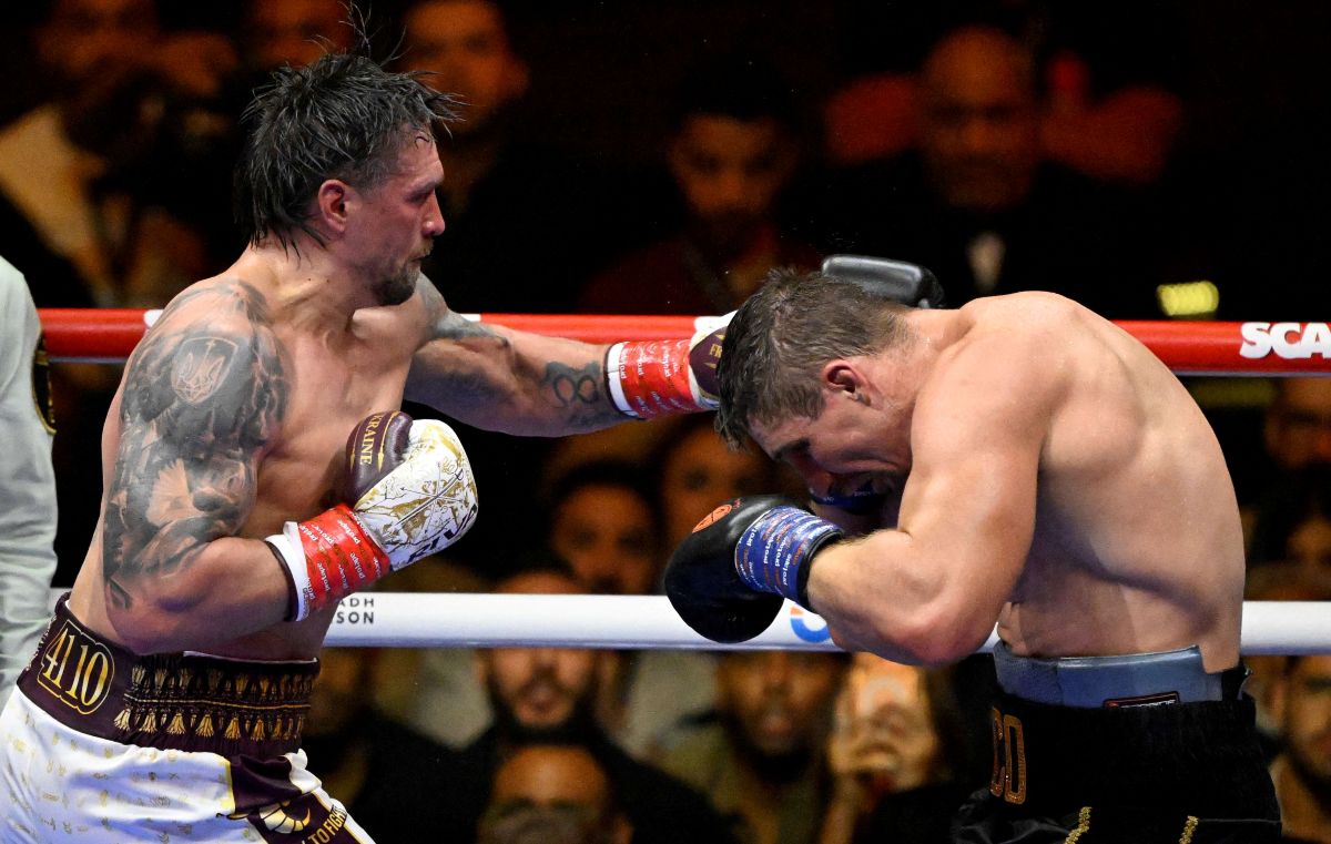 烏克蘭重量級拳王烏西克（Oleksandr Usyk，左）在最後一回合才驚險獲勝。法新社