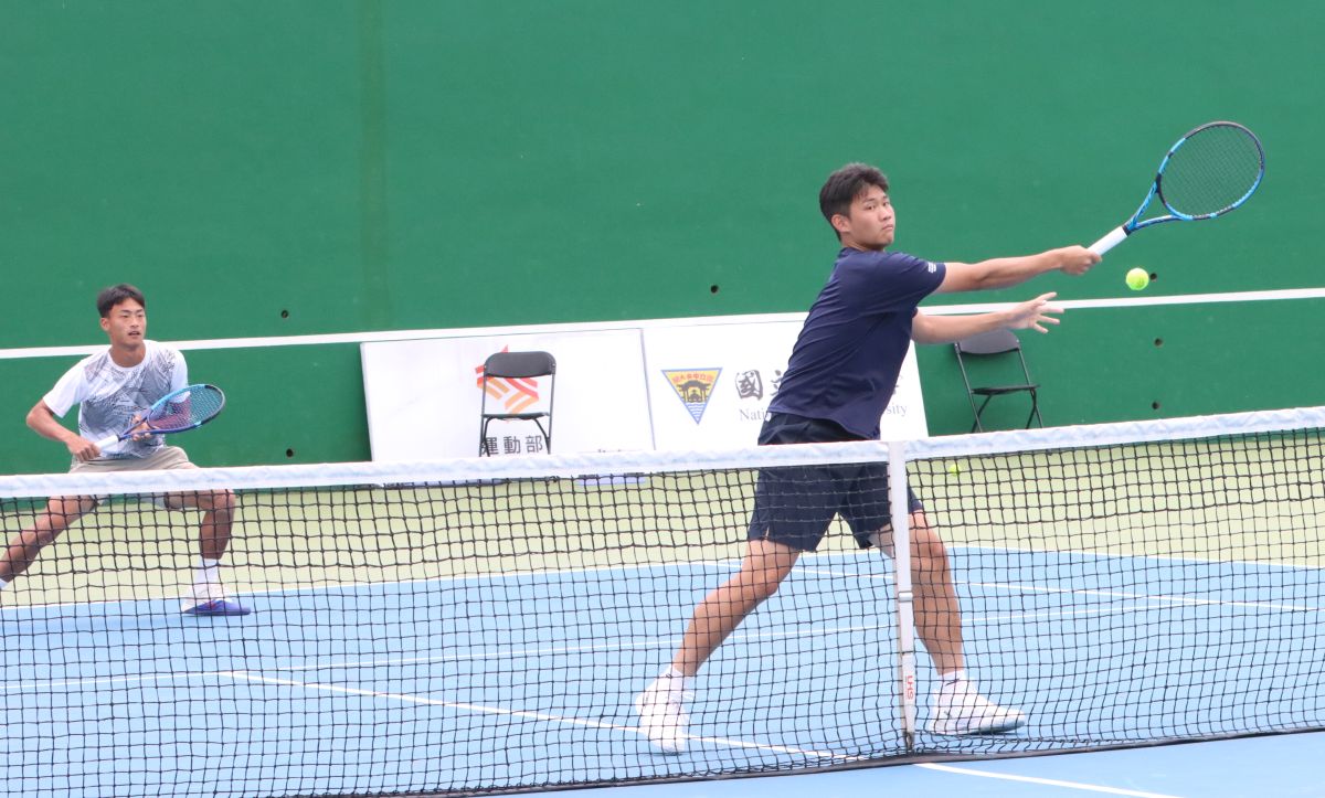 台師大蔡右承(右)、黃奕翔(左)在全大運男雙衛冕成功。四維體育推廣教育基金會 提供