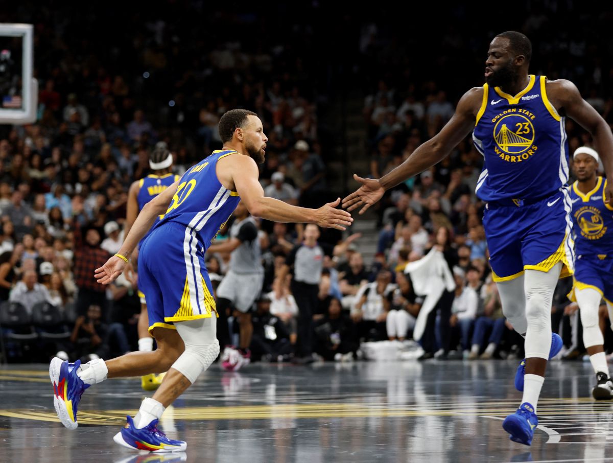 勇士已和4冠元老格林（Draymond Green，右）達成1年2770萬美元（約新台幣8億9749萬元）續約協議。法新社
