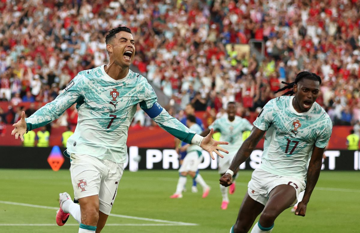 41歲C羅納度(Cristiano Ronaldo,左)透露不會輕率做出決定。法新社
