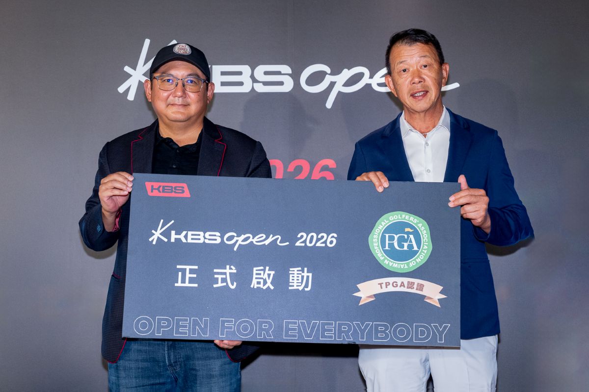 KBS 董事長莊宇龍(左)與 Tpga 台灣職業高爾夫協會理事長陳榮興(右)攜手推動 KBS Open 2026,以專業賽事規格打造不分職業業餘與性別的競技舞台。官方提供
