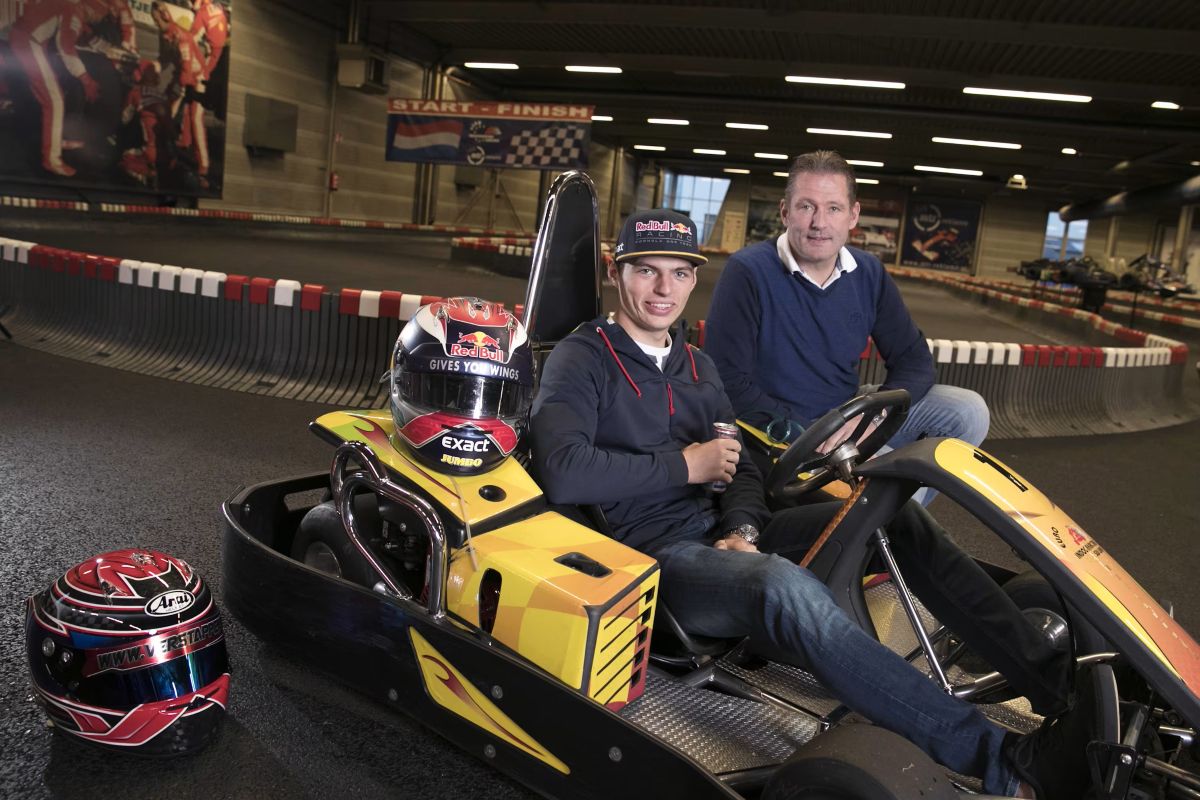 Max Verstappen將在Max Vs 100中重現童年從後方追趕對手的訓練方式。Red Bull提供