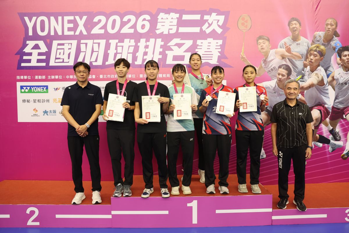 女雙冠亞季軍頒獎。羽協提供