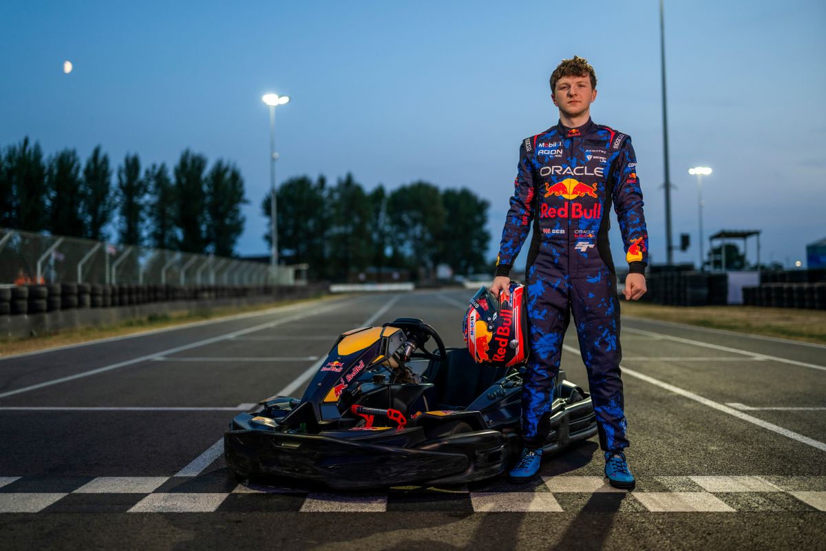 兩屆Iracing世界冠軍Sebastian Job參與賽前測試直言超越100輛卡丁車將是一項極為艱鉅的任務。Red Bull提供