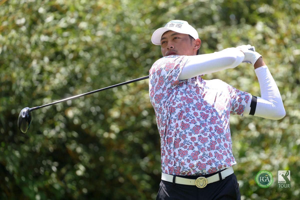 王偉軒第三回合打出3鷹4鳥1雙柏忌64桿,以三回合總桿200桿-16暫居領先。Tpga /林聖凱攝