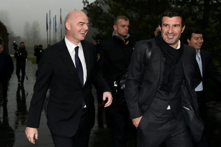 葡萄牙傳奇前鋒菲戈（Luis Figo，右）砲轟國際足總主席英凡蒂諾（Gianni Infantino）。法新社
