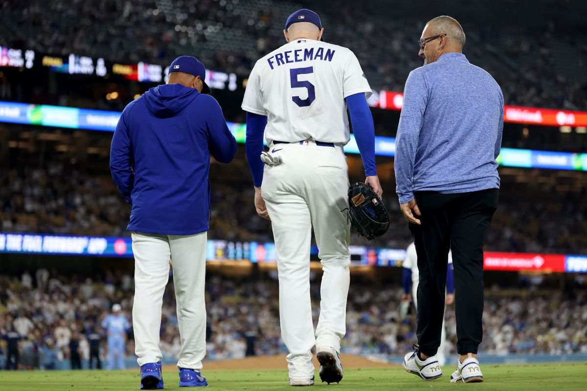道奇弗里曼(Freddie Freeman,中)今發生一意外。法新社