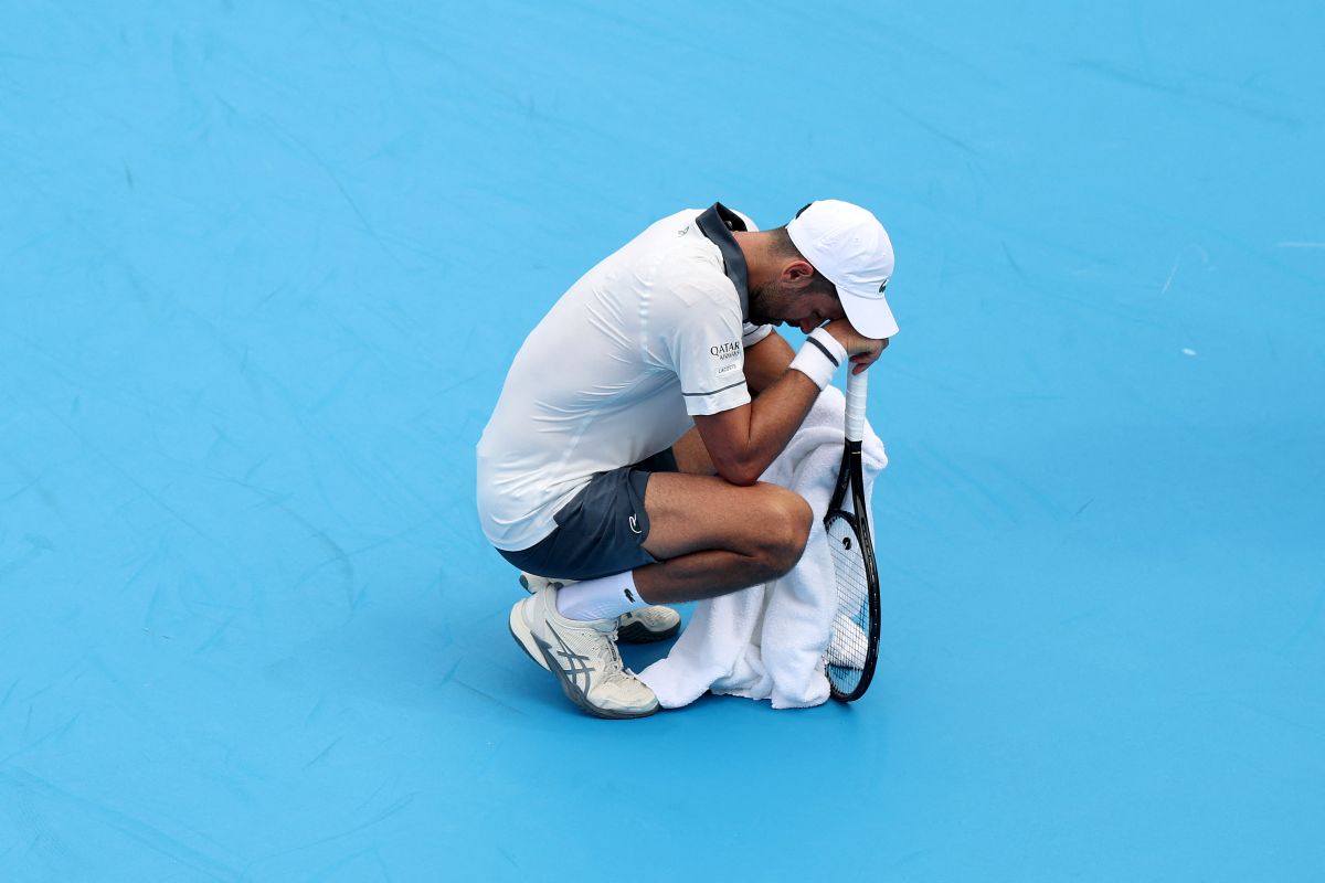 塞爾維亞前球王喬科維奇（Novak Djokovic）在炎熱潮濕的氣候下體力不支。法新社