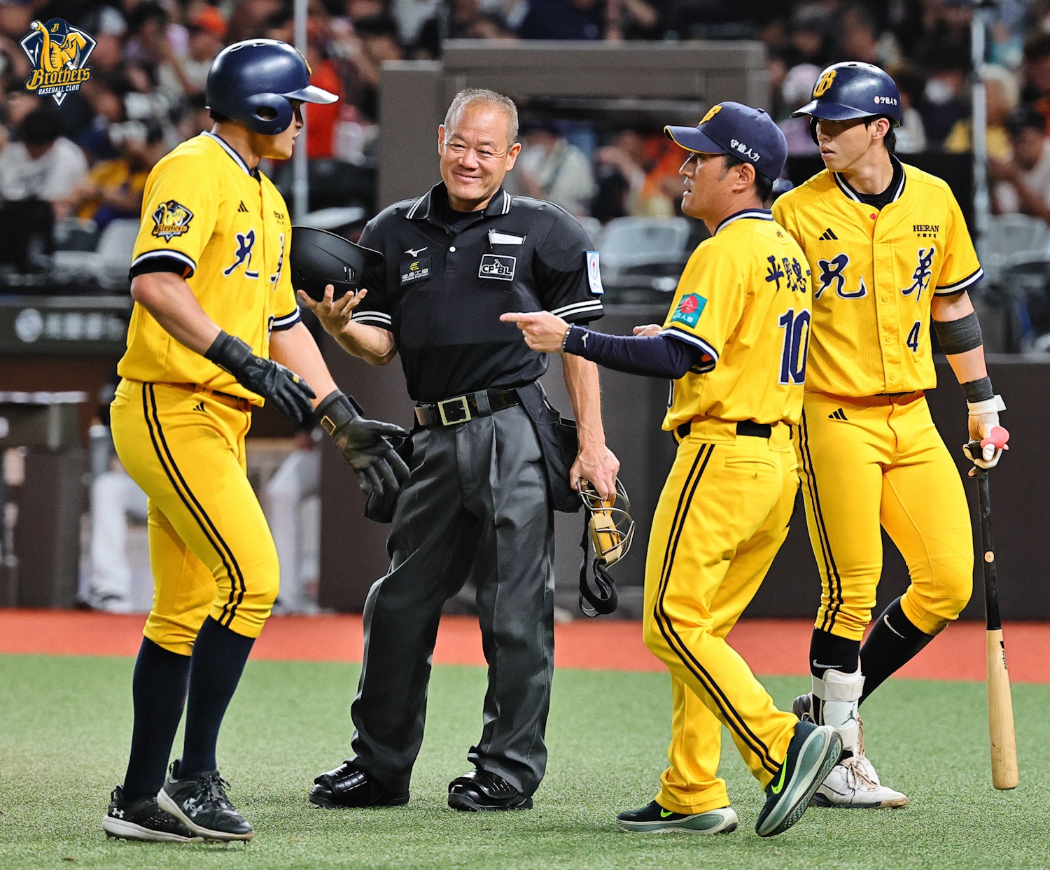 岳東華、平野惠一。中信兄弟提供