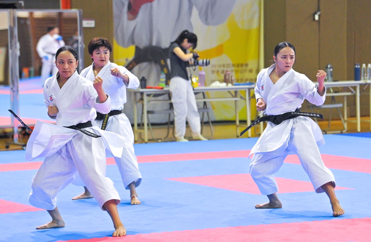 八馬之星田欣兒右1將參加空手道女子團體形。八馬提供