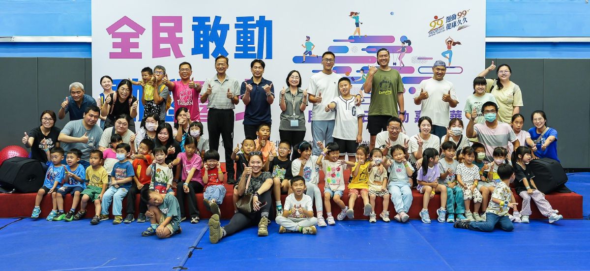 國民體育日運動嘉年華於臺北體育館登場精采舞台課程吸引眾多民眾踴躍參與。台北市體育局提供