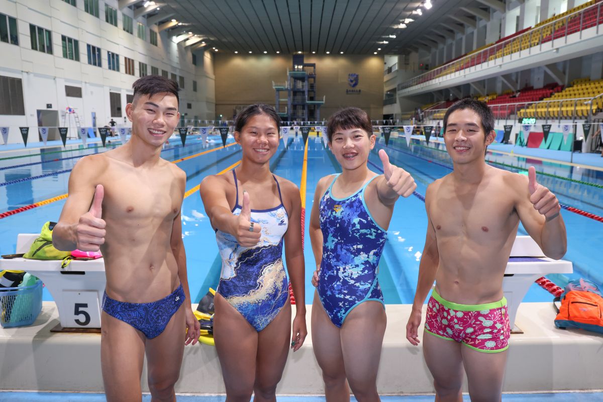 江典祐(右起)、張綺文、潘昱婷和潘子易參加鐵人三項混合接力。Saucony提供