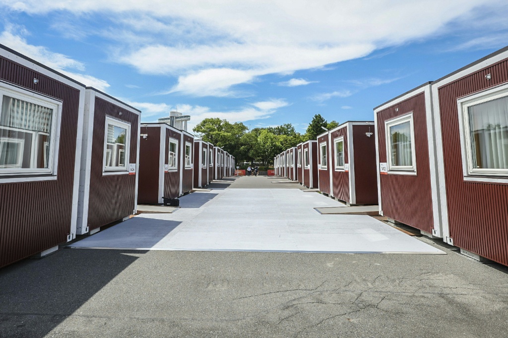 郭份選手住貨櫃屋。法新社