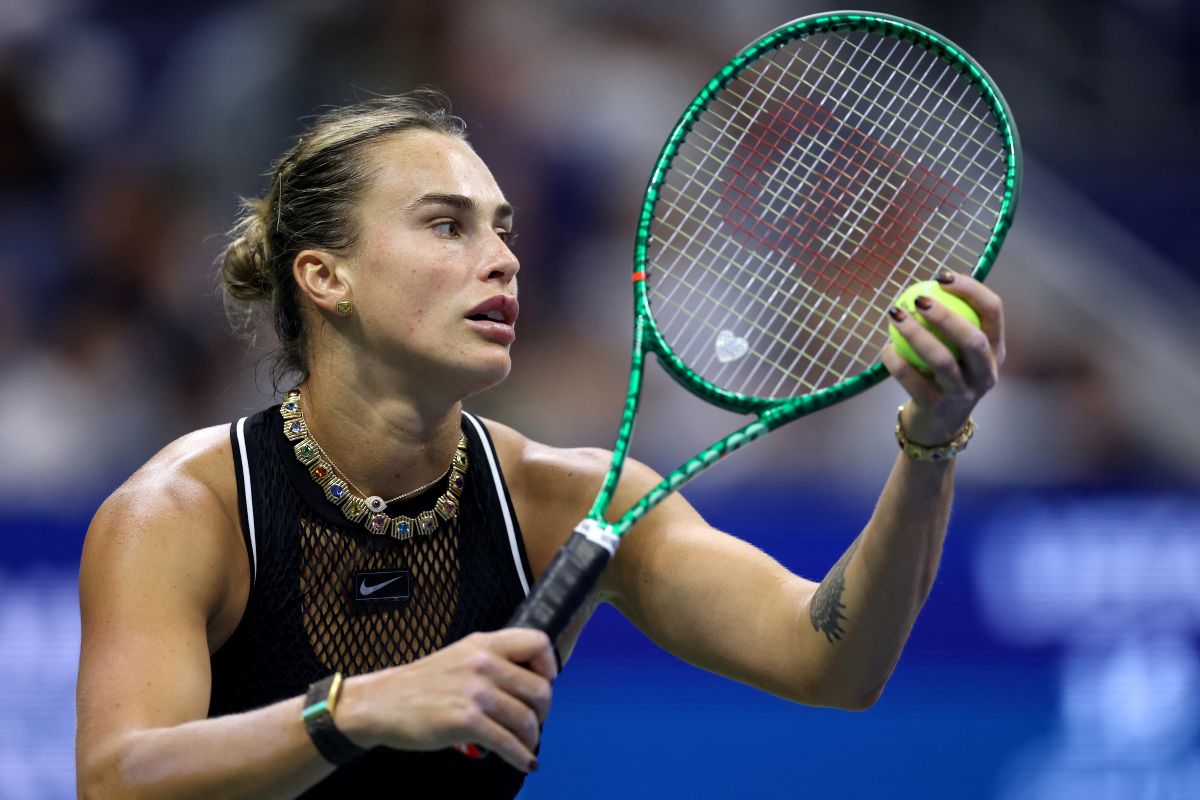 白俄羅斯球后莎芭蓮卡(Aryna Sabalenka),場上佩戴的訂製珠寶更成眾人的焦點。法新社