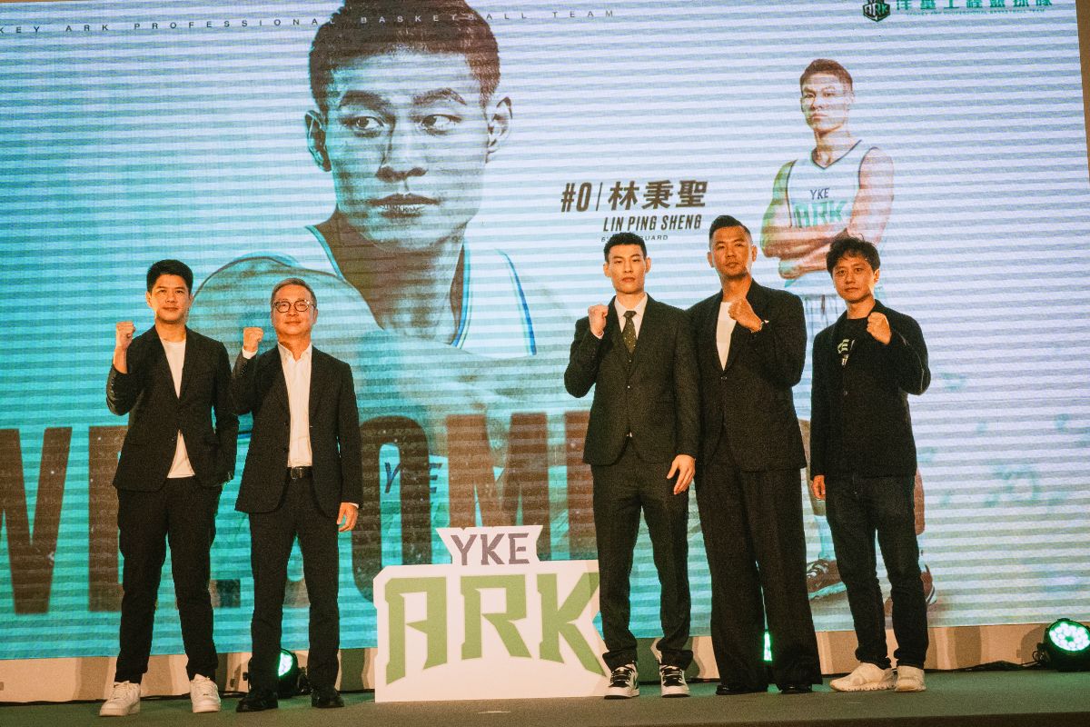 林秉聖加盟記者會大合照。官方提供