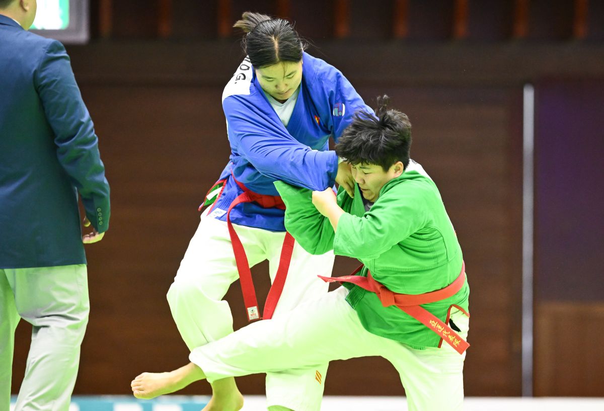 施劉俐伶(下)強勢奪銀創女子大級別歷史最佳。代表團提供