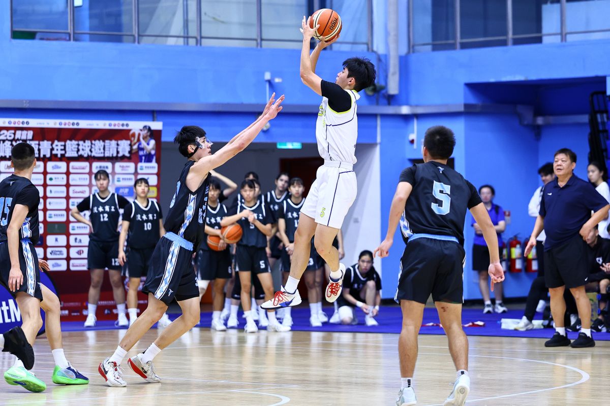 三一高中暫停,最後4.7秒,徐晨瑀在罰球線左右中距離得手。大會提供