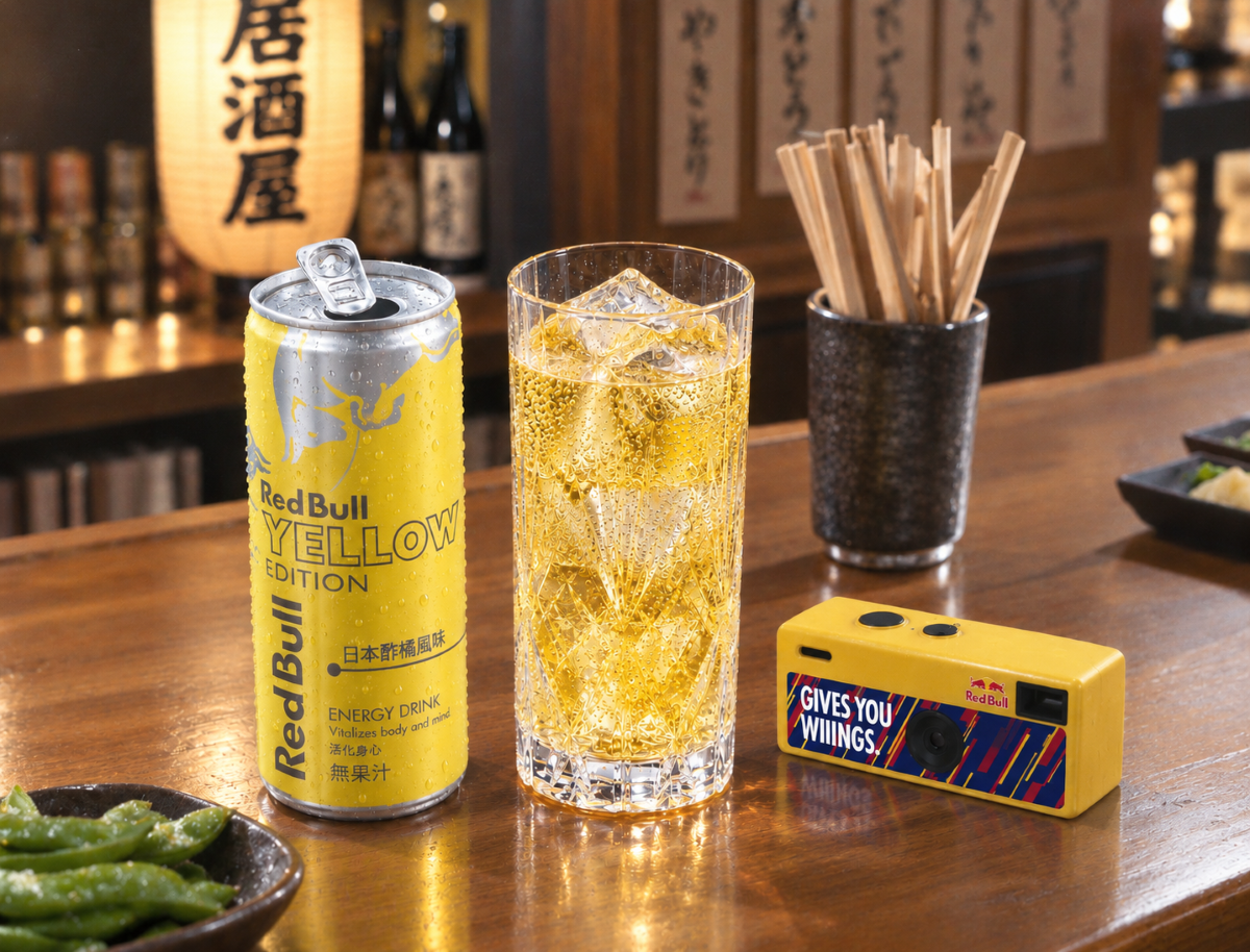 圖5 Red Bull攜手全台居酒屋推出Red Bull Yellow Lime Sour紅牛酢橘風味沙瓦,凡到居酒屋購買Red Bull Yellow Eiditon或調飲任選2杯罐,即可獲得Red Bull迷你鑰匙圈相機乙個。官方提供
