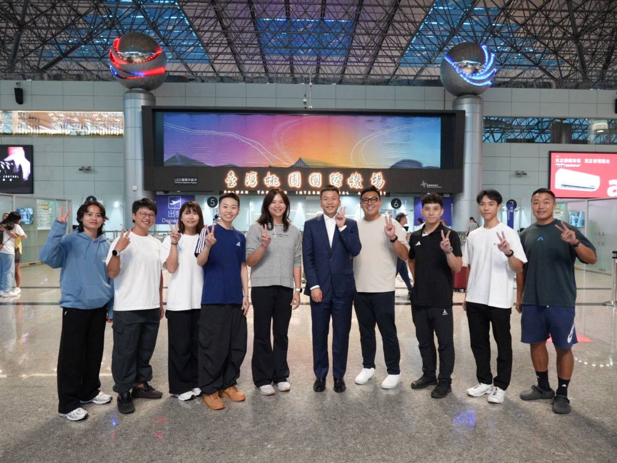 李洋部長與遴選已轉任運動教練之奧亞運退役選手合影。運動部提供