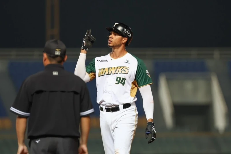魔鷹包辦安打王、全壘打王及打點王。資料照片