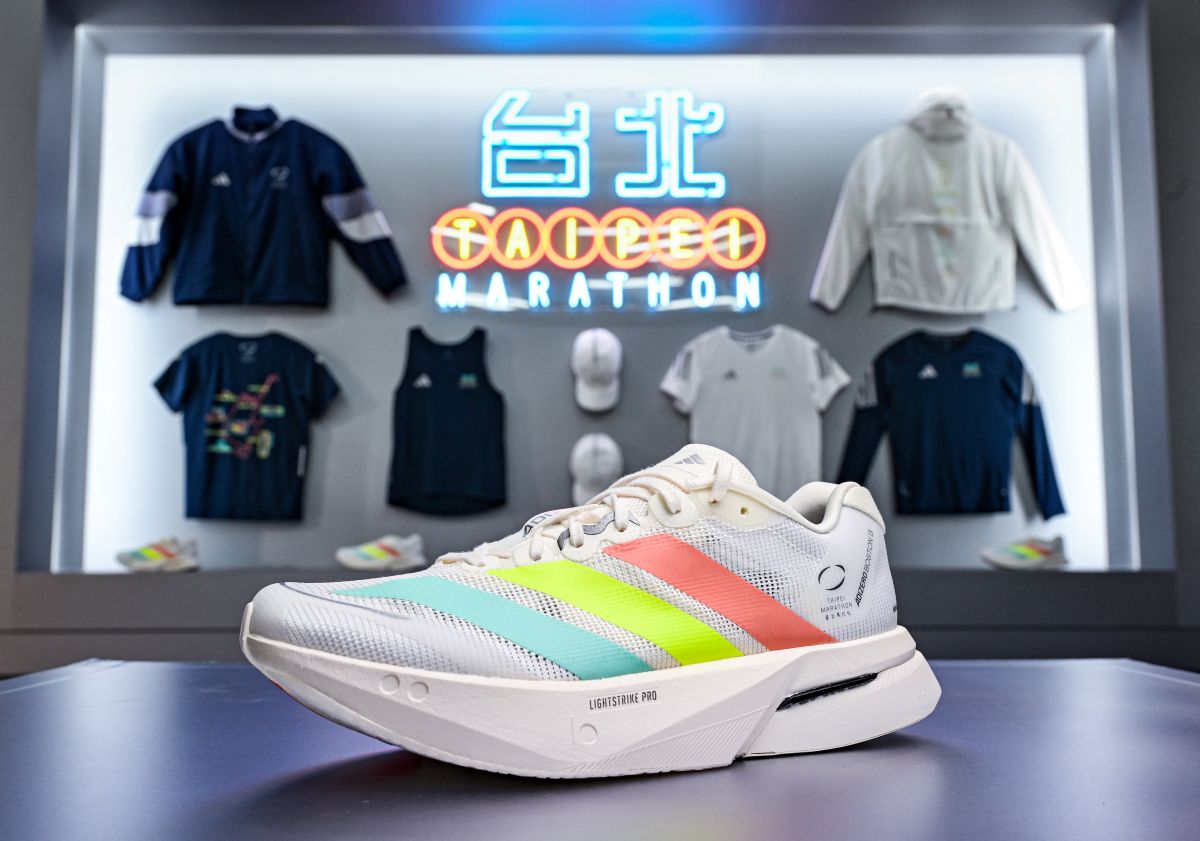 adidas 《House Of Speed 破速特區》臺北馬裝備站完整展出2026臺北馬拉松限定系列商品。官方提供