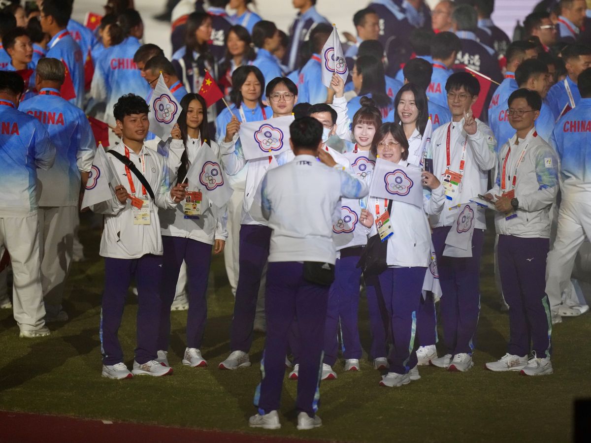 中華隊開心在閉幕式場內合照。代表團提供
