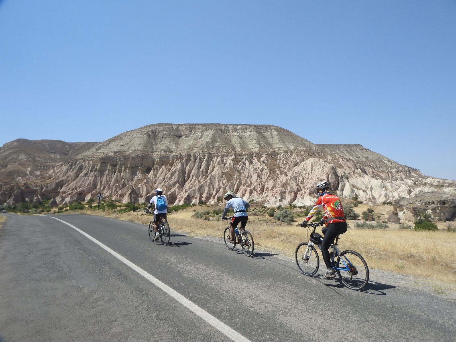 環球傳騎團隊來到土耳其卡帕多西亞。單車環球壯遊聯盟提供