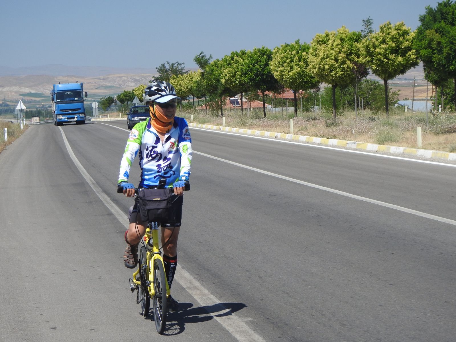 70歲的簡清泉，是隊員中年紀最長的。單車環球壯遊聯盟提供