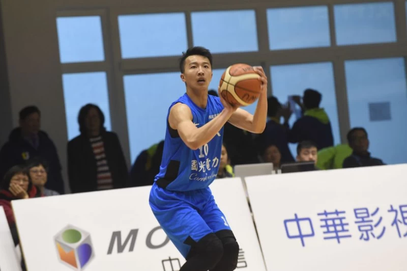 健行第一射手簡祐哲三分球6投中4拿19分。大專體總提供