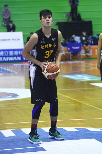 高師大劉宏柏13分、7籃板。大專體總提供