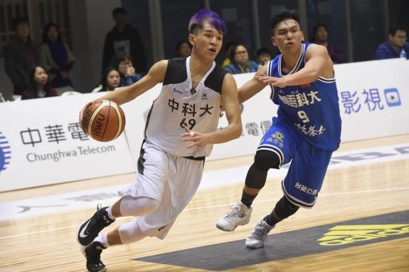 中科大盧峻翔讀秒階段連兩次球進加罰「三分打」保勝。大專體總提供