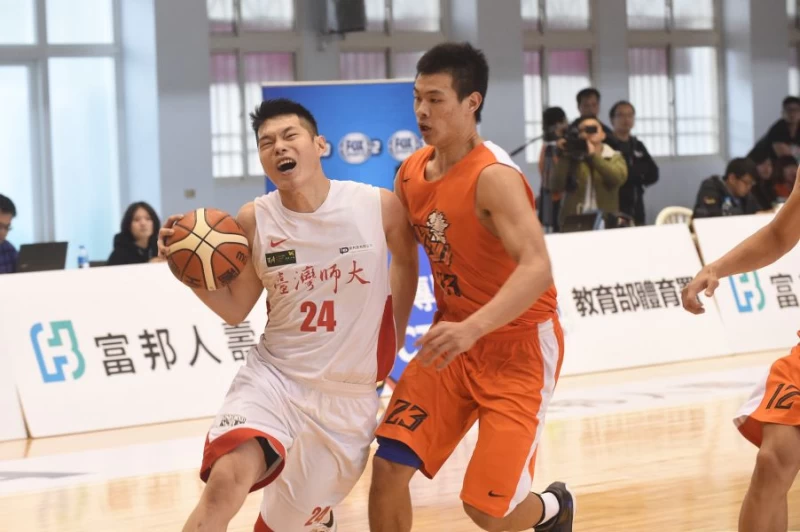 台師大的新人王網路投票第一名周桂羽拿12分。大專體總提供