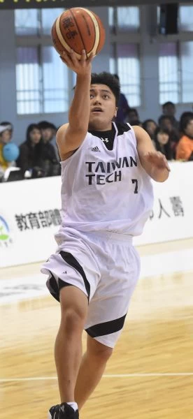 台科大鐘嘉衡飆2記三分彈拿17分。大專體總提供