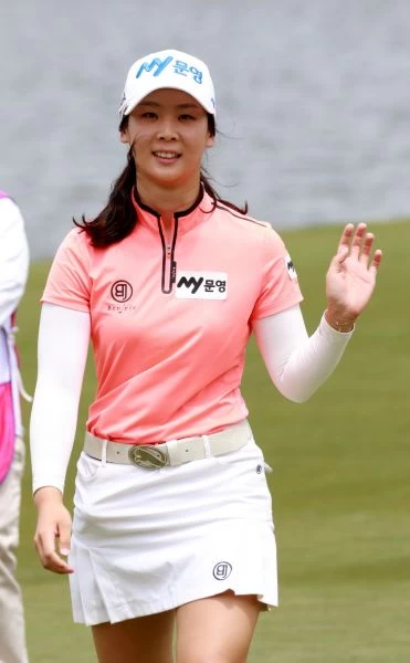 第一回合韓國黃藝娜66桿(-6)領先群雌。大會提供