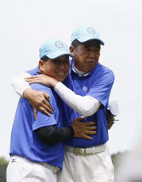 林吉祥(左)與鍾春興擊敗對手獲勝。圖/大會提供