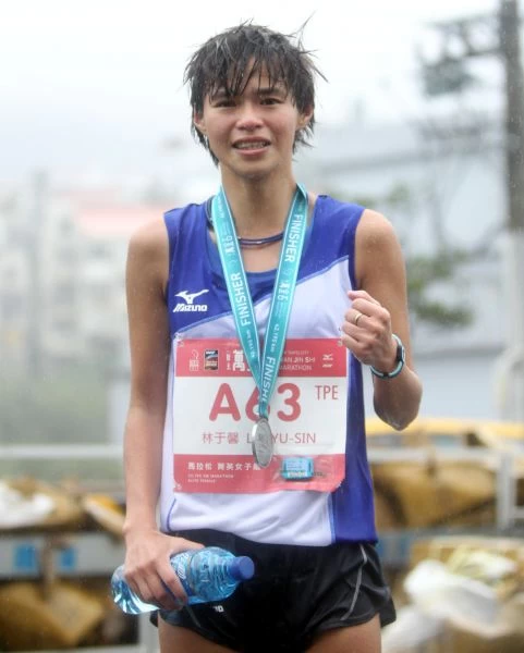 萬金石馬拉松國內女子組冠軍林于馨。720armour運動眼鏡／提供。