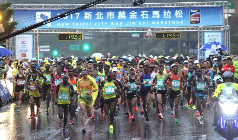 萬金石馬拉松賽熱鬧登場。720armour運動眼鏡／提供。