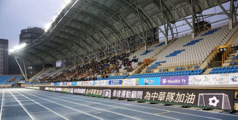 泰達運動顧問公司首度推出的LED電子廣告看板。李天助攝