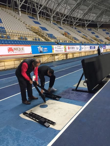 泰達運動顧問公司老闆親自下去協助撤場。