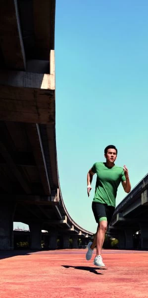 adidas推出全新clima系列，代言人彭于晏搶先體驗，要和跑者們一起逆境開練。adidas提供