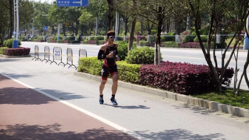 比賽時跑步中的謝昇諺。(照片提供/謝昇諺)