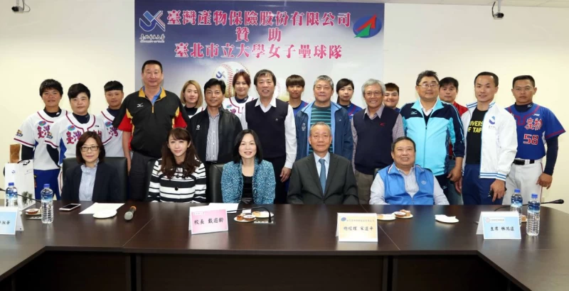 台灣產物保險贊助台北市立大學女壘隊。林嘉欣／攝影。