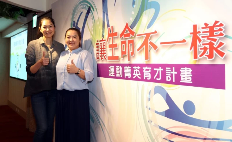 林怡君(右)近日忙著籌備5月20日的婚禮。林嘉欣/攝影。