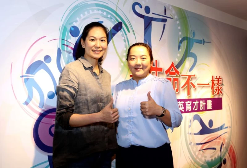陳怡安(左)和林怡君惺惺相惜。林嘉欣／攝影。