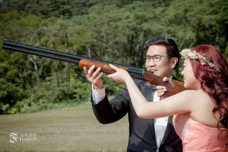 林怡君被檢舉拿真槍在公西靶場拍婚紗,所幸已還她清白。林怡君/提供。法緹婚禮/攝影。