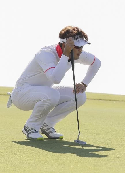 韓國選手張二根兩回合138桿(-6),目前並列領先。