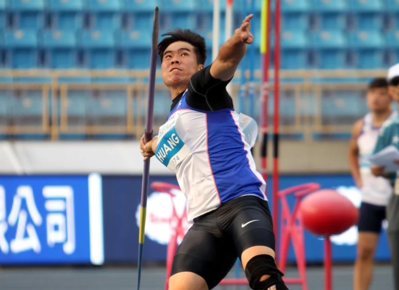 黃士峰以80公尺77，勇奪亞洲田徑大獎賽台北站男子標槍金牌。林嘉欣／攝影。