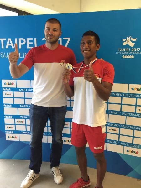印尼塞爾維亞籍教練MILOS SAROVIC(左)和隊長給予大會高度肯定。2017臺北世大運組委會／提供。