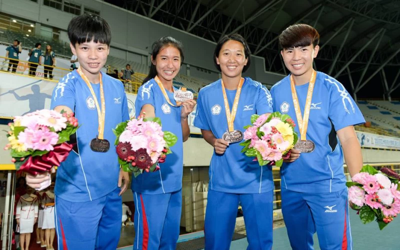 跑出女子四百接力歷年第四快的徐詠潔(左起)、廖晏均、柯靜婷和胡家蓁。田徑協會&蘇奕穎/提供。