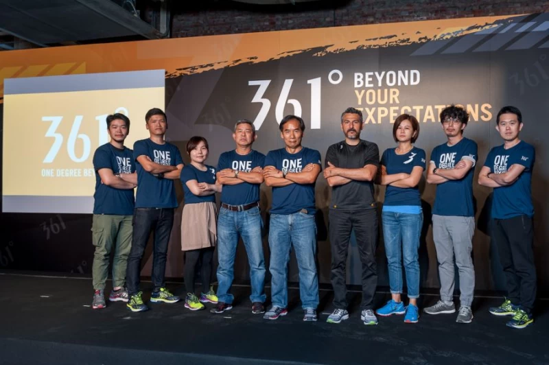 361°海外事業中心總經理林炳煌率設計團隊分享秋冬鞋款設計理念。361提供